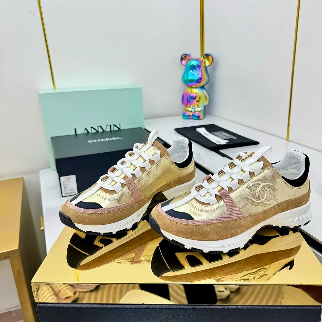 👟👟Ex-factory price 600👟👟High quality! ! ! CHANEL Chanel 25A latest thick-soled casual sports shoes. The counter is synchronized. The counter is very popular. It is a shoe that is very difficult to buy. The most popular thick-soled casual shoes on the Internet. As you can imagine, the most popular thick-soled casual shoes can not be missed. It has both good looks and comfort. Simple and versatile. The thick sole increases the height and is super versatile. Whoever wears it will look better. Upper: cowhide stitching. Lining: breathable mesh. Outsole: TPU original outsole. Size: 35-41 👉